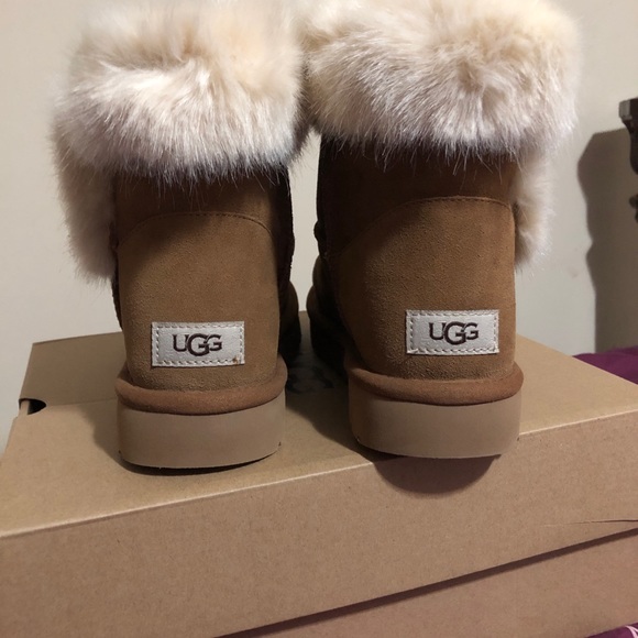COPY - Ugg size 10 in women’s, chestnut low fluff… - Picture 2 of 8